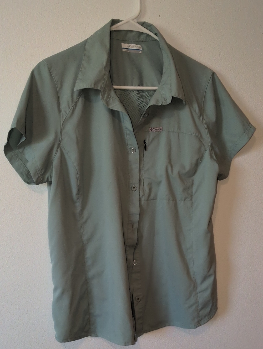Columbia Women's Short-Sleeve Button-Front Shirt in Light Sage